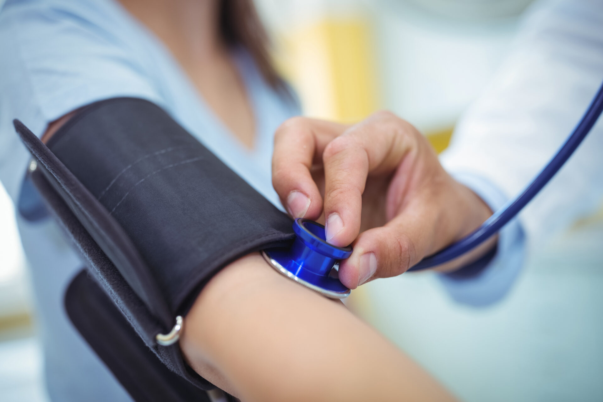Gestione dell’ipertensione: come monitorare e controllare la pressione sanguigna a casa
